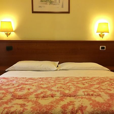 Готель Rome Terminal House Екстер'єр фото