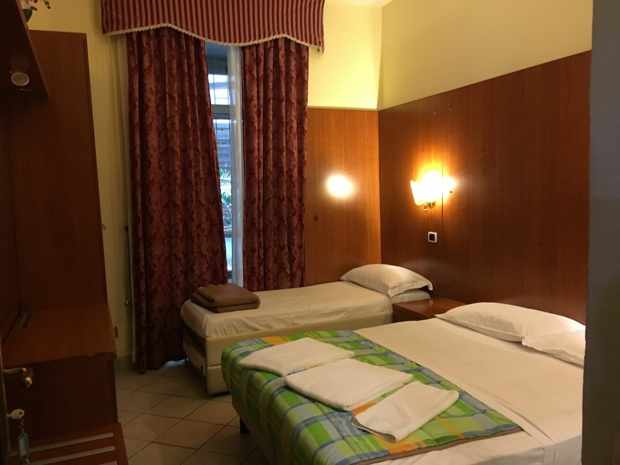 Готель Rome Terminal House Екстер'єр фото