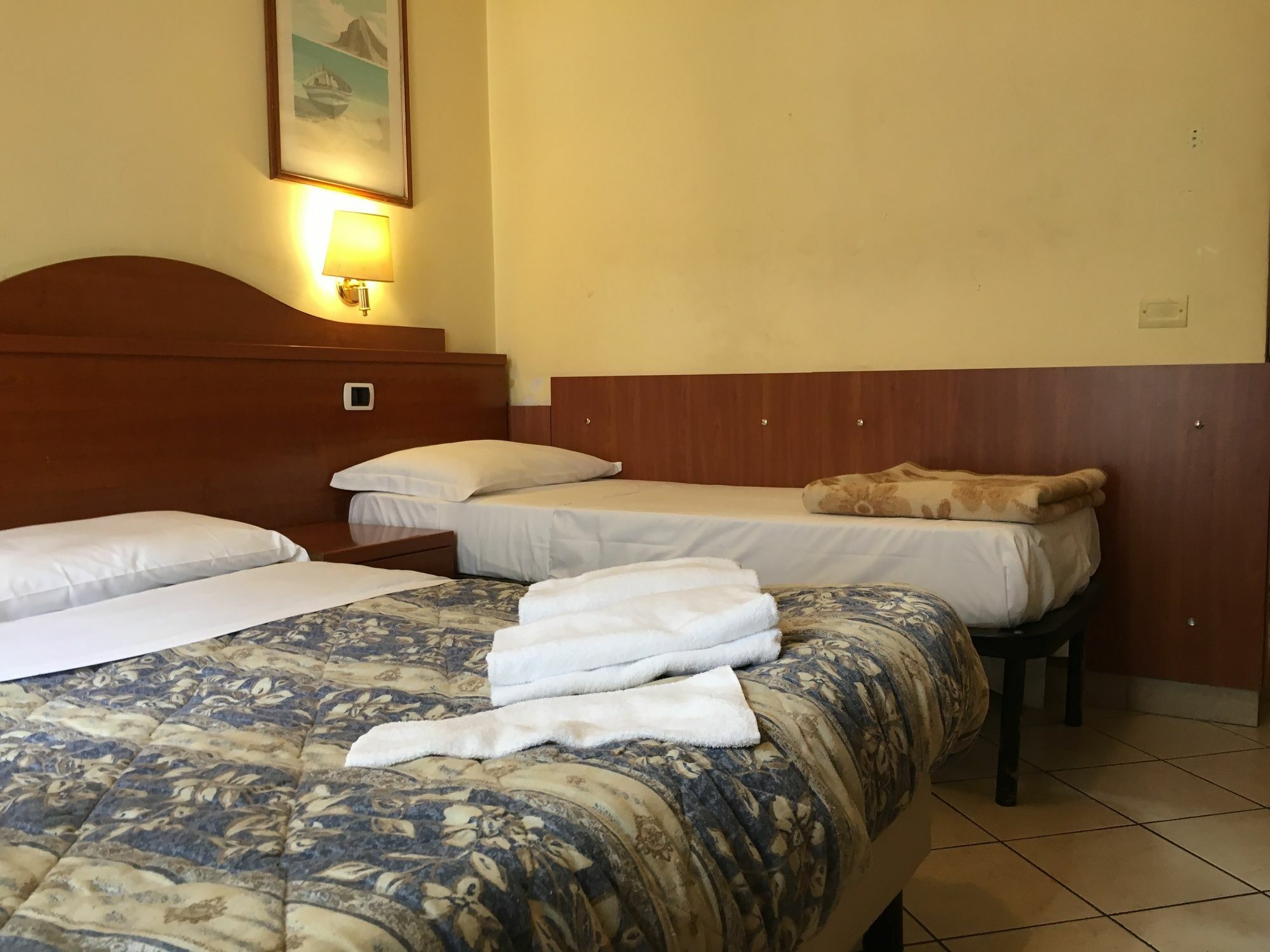Готель Rome Terminal House Екстер'єр фото